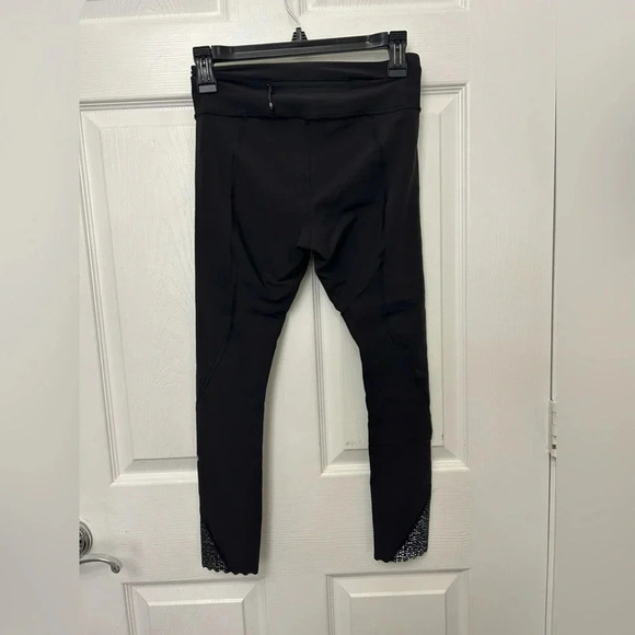 Lululemon Tight Stuff Reflective Capri Leggings sz 4 - Picture 5 of 7